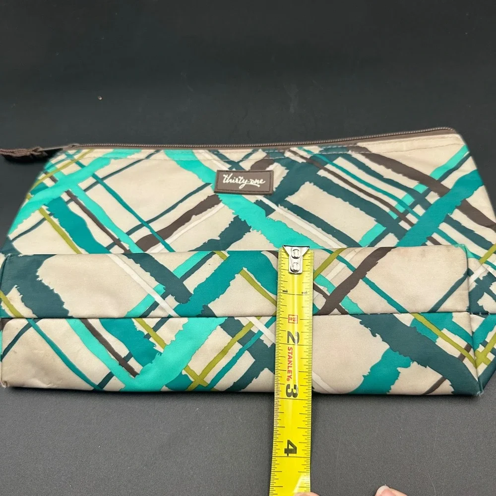 thirty-one convenient zippered